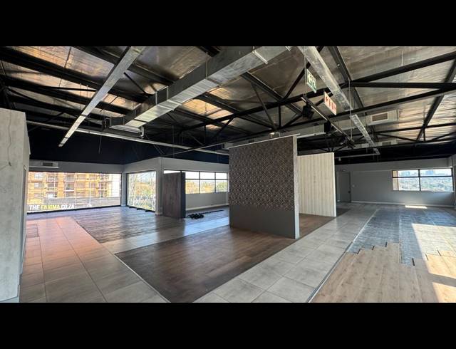 767M² SHOWROOM TO LET IN KRAMERVILLE
